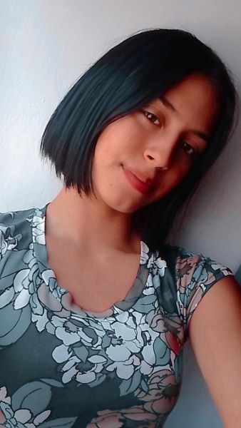 Sofía una hermosa flaca de 23 años 
pelo corto senos pequeños y paráditos totona rosadita y apretadita 