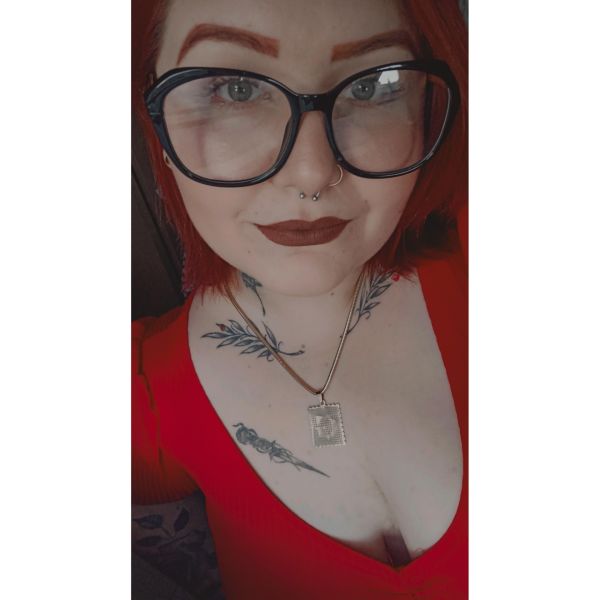 Olá meu amor , sou uma ruiva bbw , estou morrendo de tesão e louquinha para te dar , tenho uma boca de veludo , mãos macias, uma pele macia e cheirosa, tatuada , seios grandes , um bumbum GG , e uma boquinha que adora um leitinho ! Vem gozar gostoso 