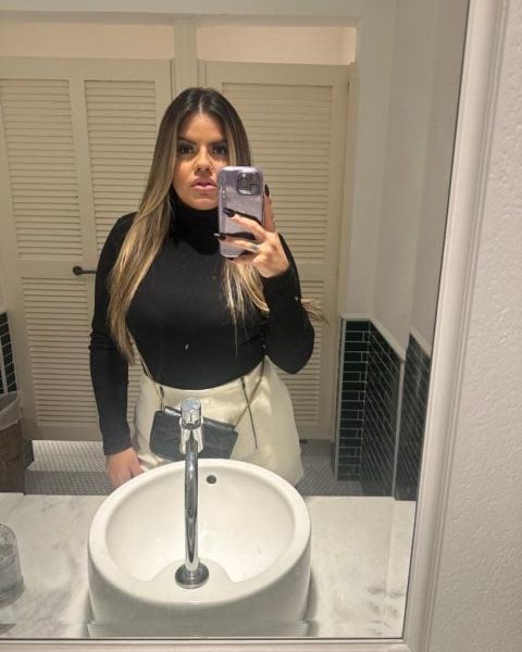 Oi, meus amores. Tenho 23 anos, prometo dar bastante carinho e fazer bem gostosinho para você nunca esquecer.Horário de atendimento: Segunda a sábado, das 11:00 às 18:00 horasCachê: R$ 300,00 – 1 hora.