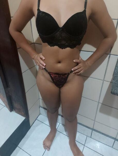 Olá, amor. Ofereço um atendimento sem limites, com direito a gozada garantida! Beijo na boca com língua, carícias e chupo sem camisinha. Atendo apenas em motéis e residências.Horário de atendimento: Das 11:00 às 00:00 horasCachês: R$ 200,00 – 2 horas R$ 450,00 – Pernoite.